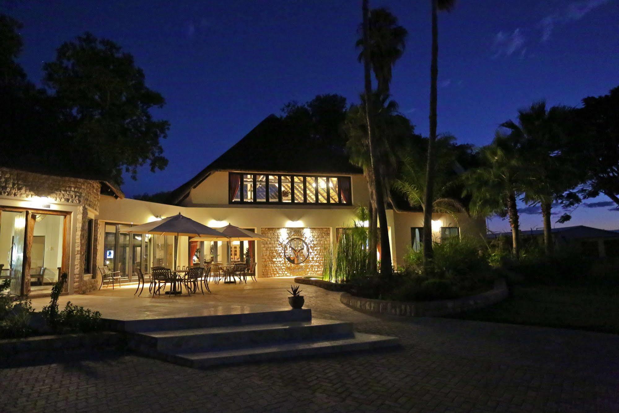 La Rochelle Lodge Okaukuejo Exterior photo